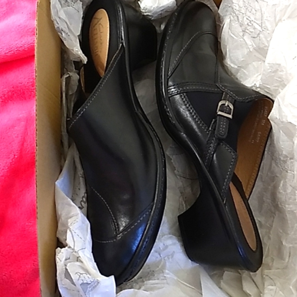 NIB Women's Clarks black leather mule size 8